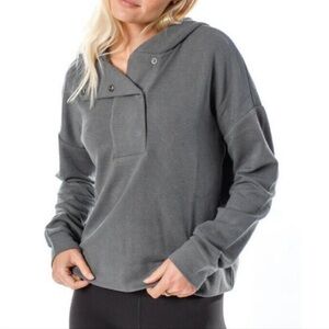 Vuori half snap hoodie